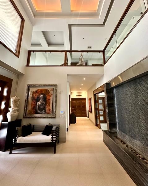 Hermosa residencia a pie de campo de Golf en Club Montebello