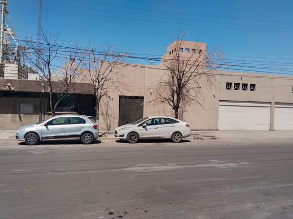 Renta de oficina con bodega y patio de maniobras en Parque Industrial Lagunero, Durango