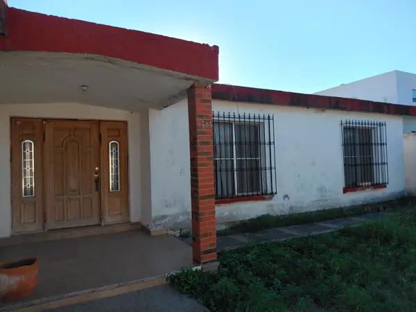 Casa en Venta con Amplio Terreno y Jardín en Sabinas, Coahuila