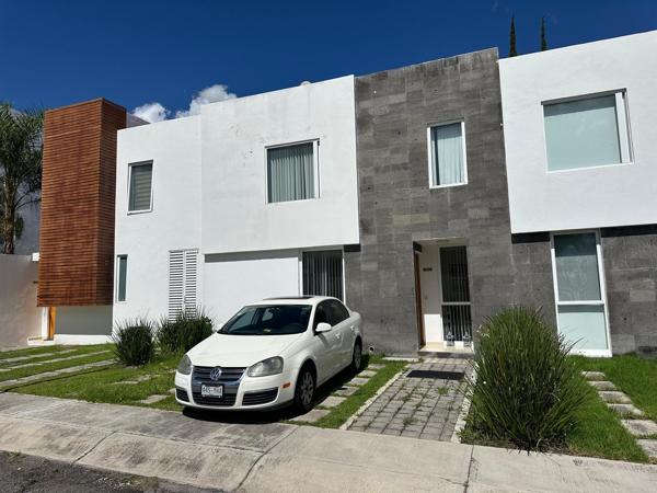 Casa en renta en Juriquilla Santa Fe, Querétaro con jardín y seguridad
