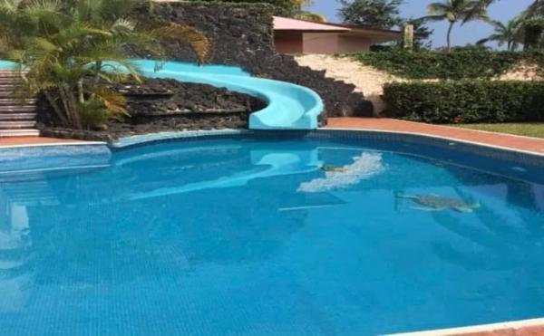 RESIDENCIA EN EL ESTERO EN VENTA