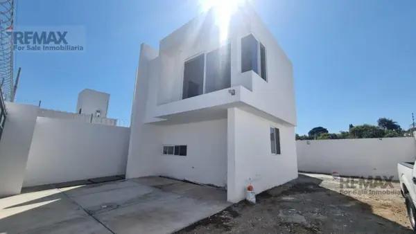 Casa sola en Lomas del Tzompantle.