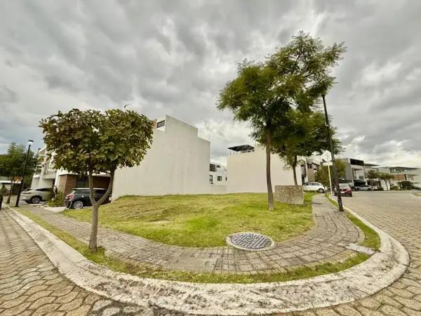 TERRENO EN VENTA EN ESQUINA PARQUE VERACRUZ, LOMAS DE ANGELOPOLIS