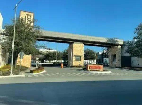 Residencia  Nueva en DOMINIO CUMBRES arriba Leones