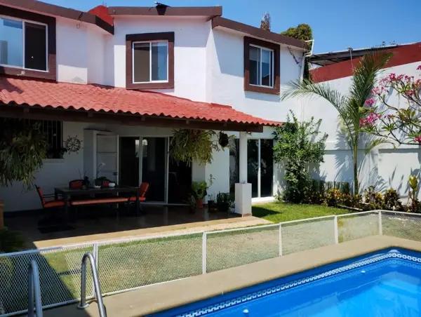 Casa en privada con vigilancia en Cuernavaca. Casa en privada con vigilancia en Cuernavaca.