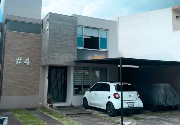 Casa en venta en fraccionamiento privado de Coatepec con arquitectura moderna