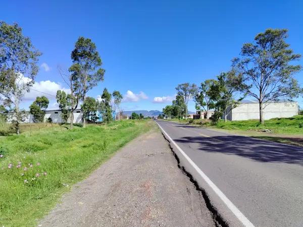 TERRENO EN VENTA SOBRE LA CARRETERA A 3 MIN ANTES DE LLEGAR A AMEALCO