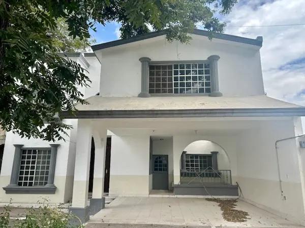 Casa habitacional en venta con amplio estacionamiento en Centro Lerdo