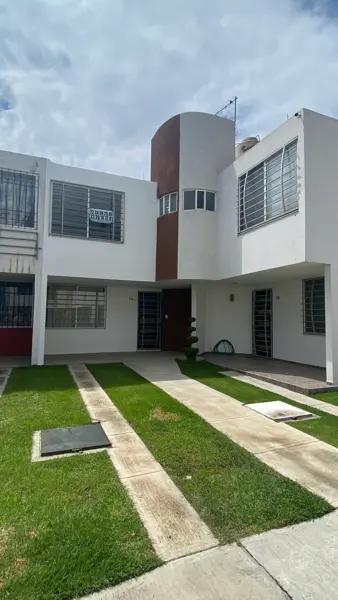 Renta casa amueblada en Residencial Santa Rosa, San Francisco Ocotlán, Cuautlancingo