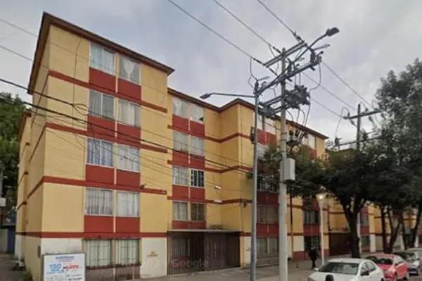 Se vende casa de Recuperación Bancaria en Unidad Habitacional Los Picos Sección B Edif I, Iztacalco.
