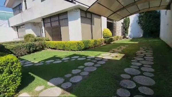 RESIDENCIA EN VENTA A UNA CUADRA DE PASEO COLÓN