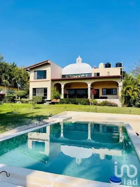 Casa en venta en TEQUESQUITENGO.