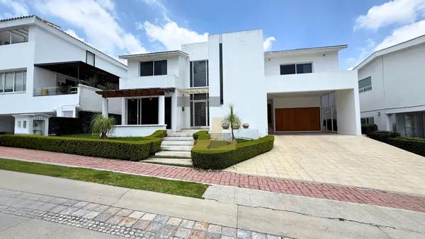 ¡Vive el lujo y la comodidad en La Vista Country Club! ¡Vive el lujo y la comodidad en La Vista Country Club!