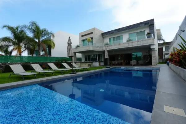 Venta de casa en Lomas de Cocoyoc, Morelos. Con alberca y jacuzzi Venta de casa en Lomas de Cocoyoc, Morelos. Con alberca y jacuzzi
