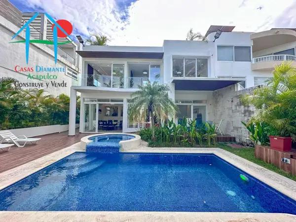 Casa de lujo en renta vacacional con alberca, jacuzzi y vistas espectaculares al campo de golf Casa de lujo en renta vacacional con alberca, jacuzzi y vistas espectaculares al campo de golf