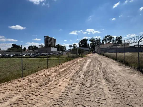 EN VENTA TERRENO DE 648m2. SUPER UBICADO. EN LA ENTRADA A VILLA POZOS. A METROS DE AV. PRINCIPAL JUL