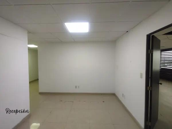 Renta de Pisos Completos en edificio comercial con Amplio Metraje
