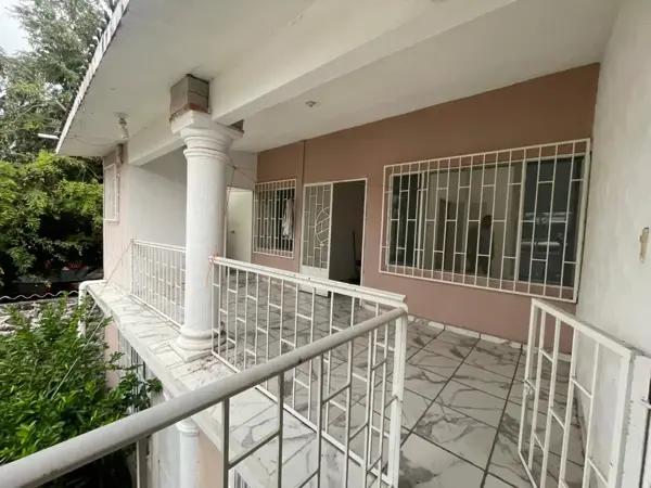 Casa en Zacatepec con excelente ubicación ideal para familia grande u oficina