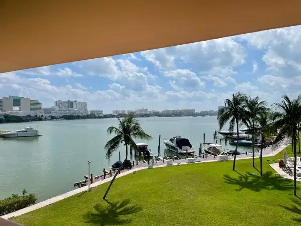 Rento Departamento Amueblado en Isla Dorada, Zona Hotelera Cancun