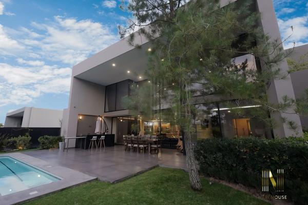 Residencia Premium: Sofisticación y Diseño Moderno en El Bosque Country Club Residencia Premium: Sofisticación y Diseño Moderno en El Bosque Country Club