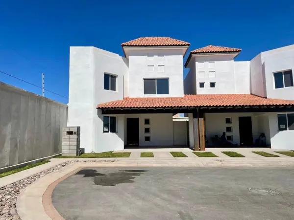 Casa NUEVA en Venta. Circuito con alberca común. Las Lomas, Torreón, Coah.