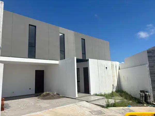 CASA EN PRE VENTA EN PLAYAS DEL CONCHAL