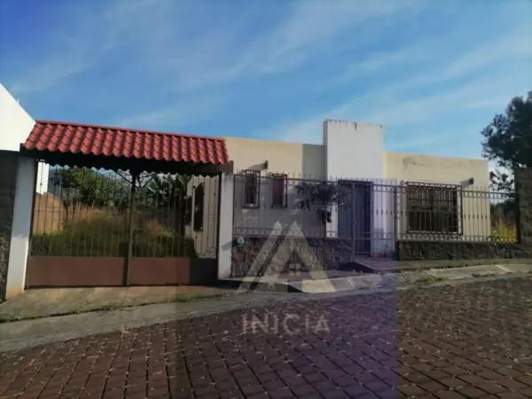 Casa de Campo en Venta en Ziracuaretiro, Michoacán - Amplio Terreno y Excelentes Servicios