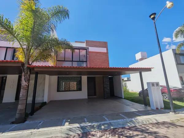 Casa en Venta en  Morillotla dentro de Fraccionamiento con Ubicación Privilegiada