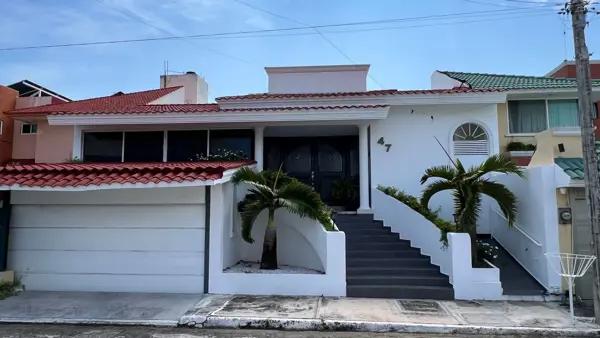 Casa en Venta en Costa de Oro, Veracruz: Espaciosa y Bien Ubicada