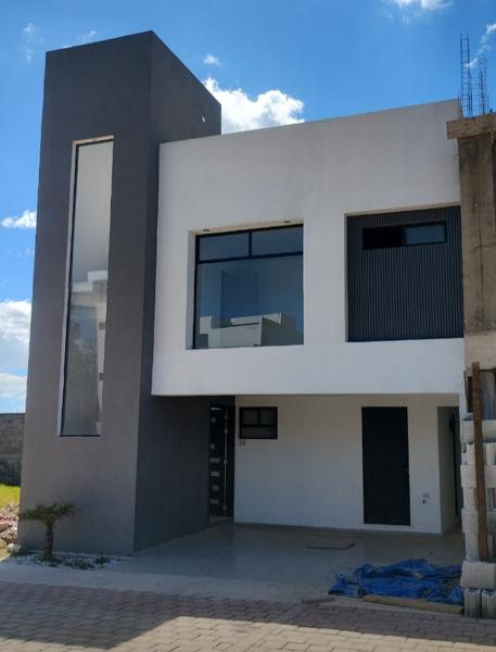 Casa en venta en Fracc Altara, cerca de Plaza San Diego, San Pedro Cholula Casa en venta en Fracc Altara, cerca de Plaza San Diego, San Pedro Cholula