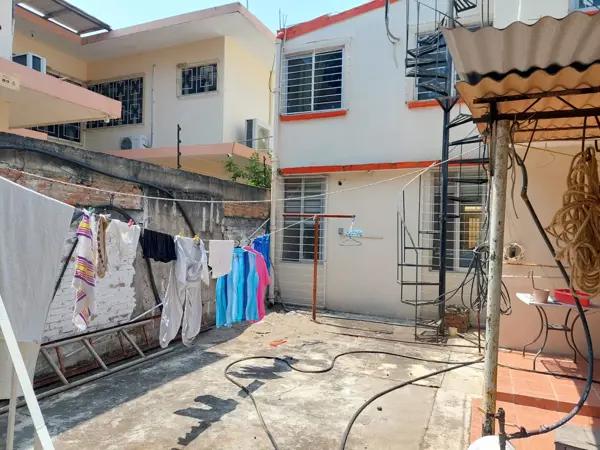 VENTA DE CASA  CON LOCAL EN LA COLONIA CAZONES.
