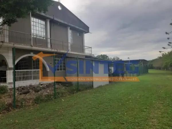 RENTA CASA 2 NIVELES CON TERRENO EN COL. LA FLORIDA POZA RICA VERACRUZ