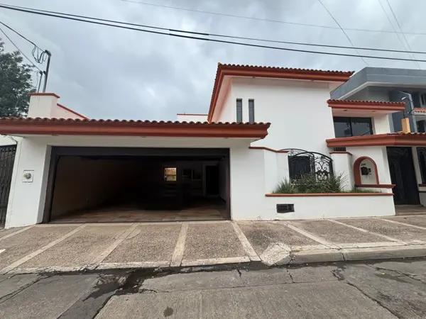 CASA EN VENTA EN COLONIA GUADALUPE  ZONA RESIDENCIAL EN CULIACAN SINALOA
