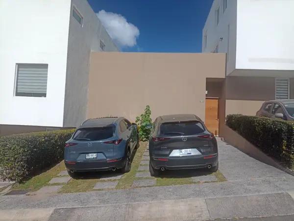 CASA DE UNA PLNATA PUNTA ESMERALDA