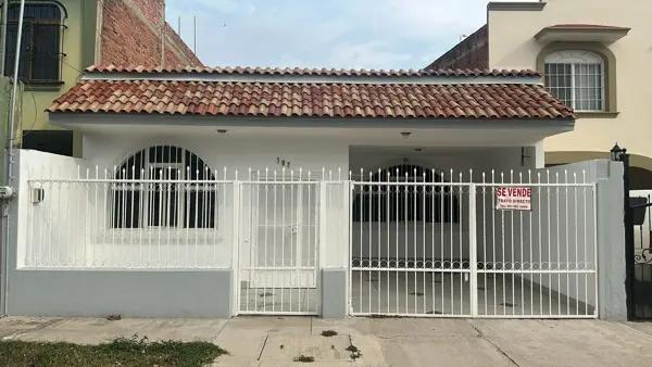 Casa en venta en el Fraccionamiento Jardines de Autlán, Autlán de Navarro C.P. 48902, Dora Pelayo
