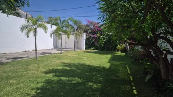 Casa en Venta en Fraccionamiento Los Cizos, Cuernavaca, Morelos - 3 Recámaras y Jardín