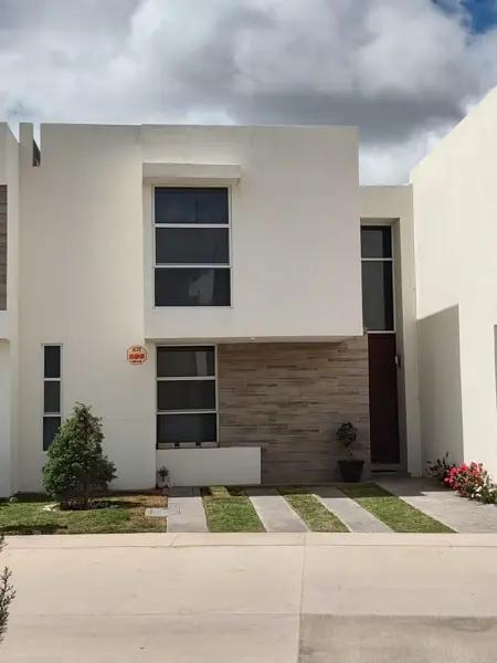 Casa en Venta en San Luis Potosi con Recamara en Planta Baja, Zona Pozos