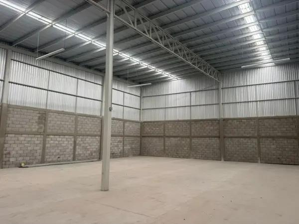 BODEGA EN EL TAJITO EN EXCELENTES CONDICIONES, SE PUEDE RENTAR LA MITAD