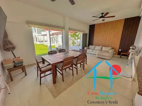 Casa en venta con 4 rec, terraza con salida y acceso a jardín y albercas