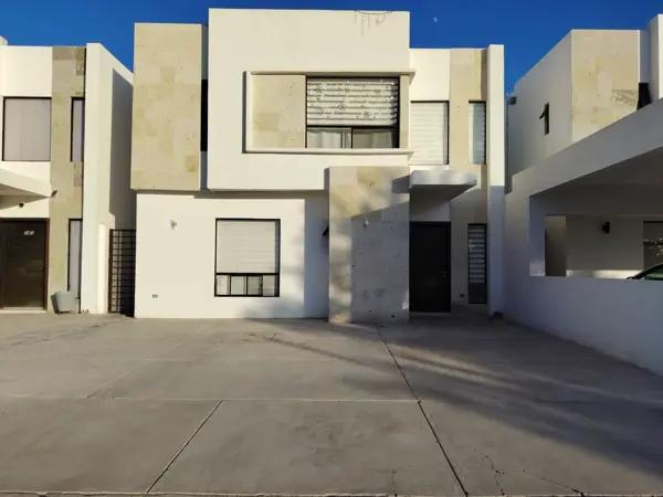 CASA EN VENTA EN CIRCUITO SANT ANGELLO