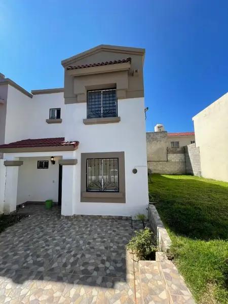 Casa en coto con vigilancia y terreno excedente en Urbiquinta Montecarlo 4, Tonalá