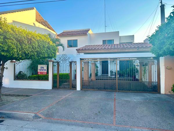 Casa en Venta en Las Fuentes, Ahome - Ubicación Privilegiada y Amplios Espacios
