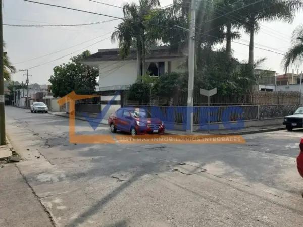 RENTA CASA AMUEBLADA 2 NIVELES COL. SANTA ELENA POZA RICA VERACRUZ.