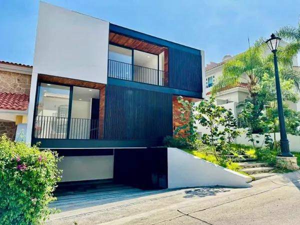 CASA EN COTO JUNTO A PLAZA ANDARES, ZAPOPAN