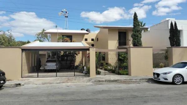 ¡Amplia y hermosa casa en renta con alberca y gran jardín!