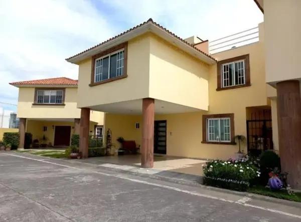 Se Vende Casa de Recuperación Bancaria en C. Manuel J. Clouthier, Fracc. Torrecillas, Metepec. Mex