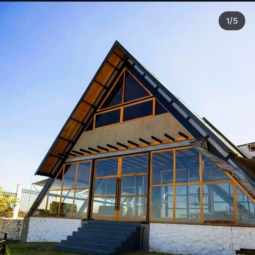 Foto 0 de Chalet moderno en San Juan del Río con vista a la Barranca | Id nn-cn1000240