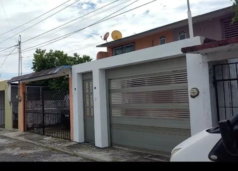Foto 0 de Casa en Venta en Zona Norte de Veracruz: Amplia Propiedad con Cocina Integral | Id nn-of1000596