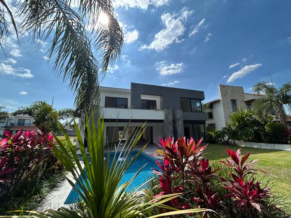 Casa en venta en Paraíso Country Club, Cuernavaca - Campo de Golf