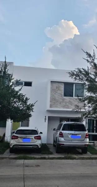 Dora Pelayo Tel. 317 387 4302 Vende Casa en Jardines Autlán Sur 101, Autlán de Navarro.